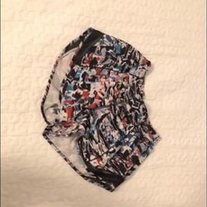 Lululemon Hotty Hot short size 4; 2.5 inch